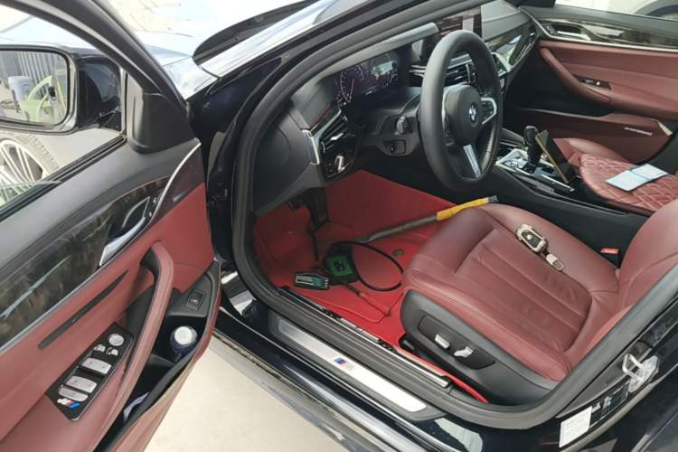 Used BMW 5 Series 2019 530Li Leading Model M Sport Package Driver Seat
