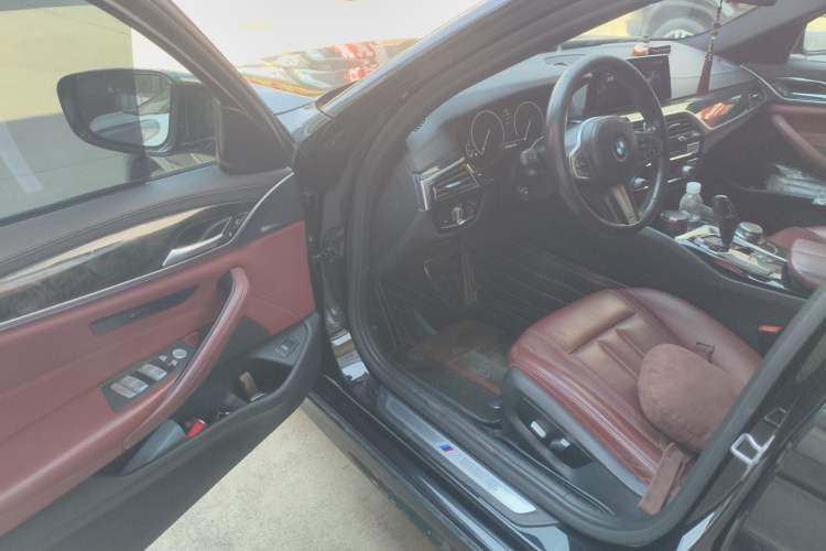 Used BMW 5 Series 2019 Facelifted 530Li Leading Edition M Sport Package Driver Seat