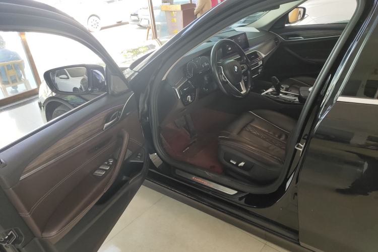 Used BMW 5 Series 2019 Facelifted 530Li Leading Edition Luxury Package Driver Seat