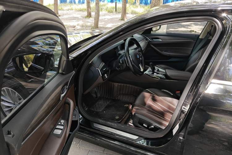 Used BMW 5 Series 2019 530Li Leading Model Luxury Package Driver Seat