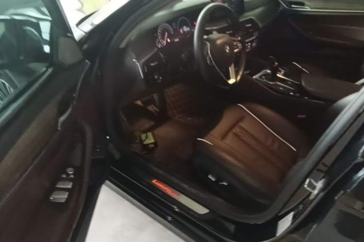 Used BMW 5 Series 2019 530Li Luxury Edition Premium Package Driver Seat