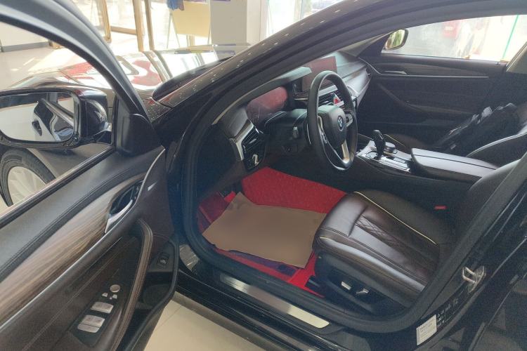 Used BMW 5 Series 2019 530Li xDrive Luxury Package Driver Seat
