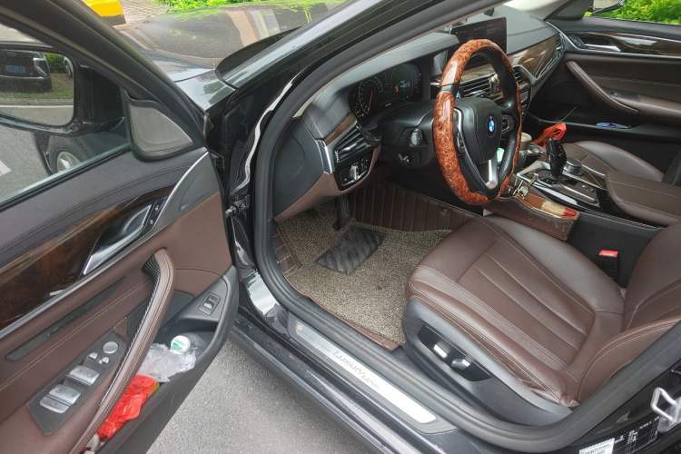 Used BMW 5 Series 2019 Facelifted 525Li Luxury Package Driver Seat