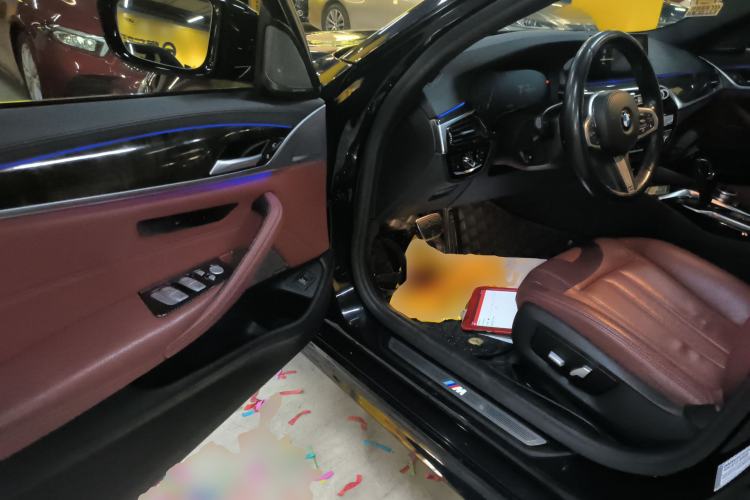 Used BMW 5 Series 2019 Facelifted 530Li Leading Edition M Sport Package Driver Seat