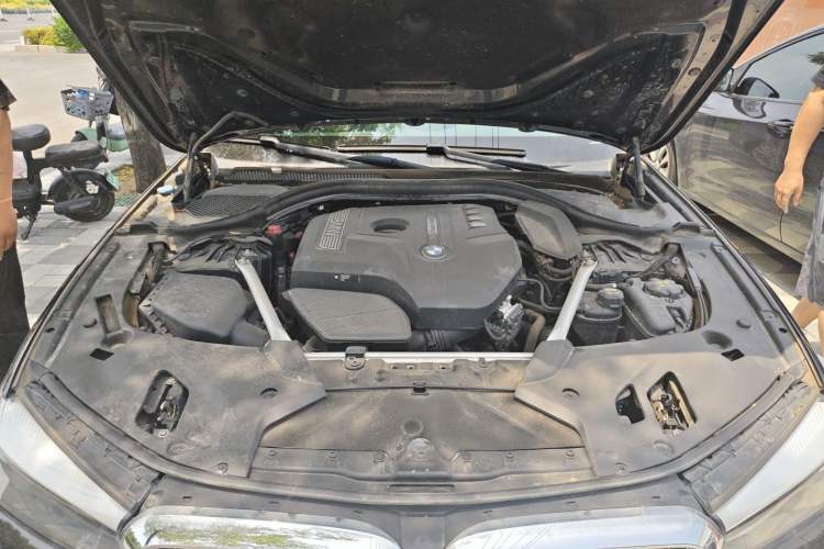 Used BMW 5 Series 2019 525Li Luxury Package Engine Bay
