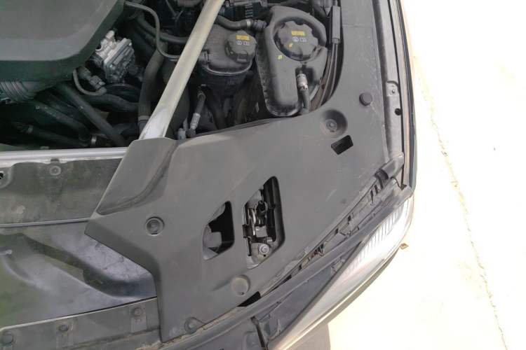 Used BMW 5 Series 2019 530Li Leading Model Luxury Package Engine Bay Left