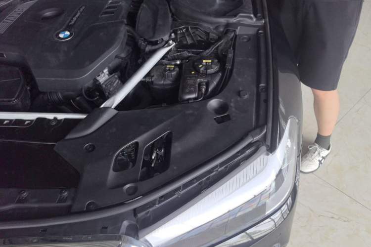 Used BMW 5 Series 2019 525Li M Sport Package Engine Bay Left