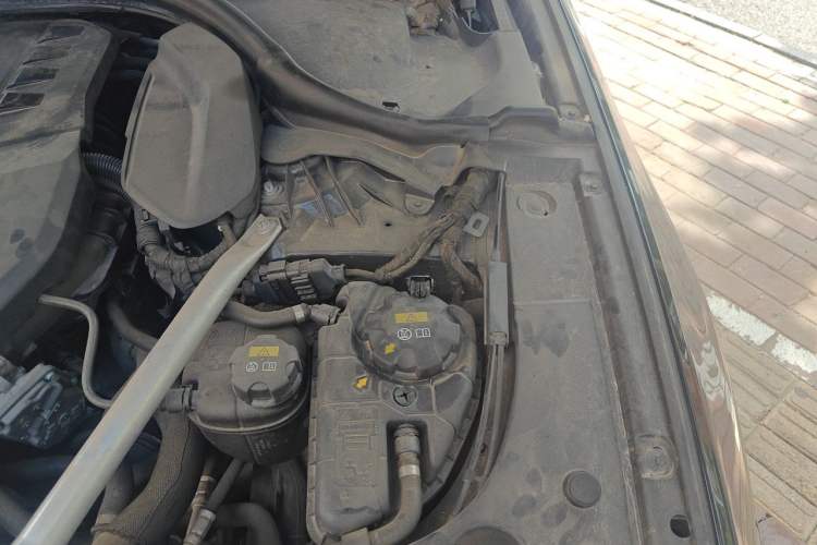 Used BMW 5 Series 2019 525Li M Sport Package Engine Bay Left