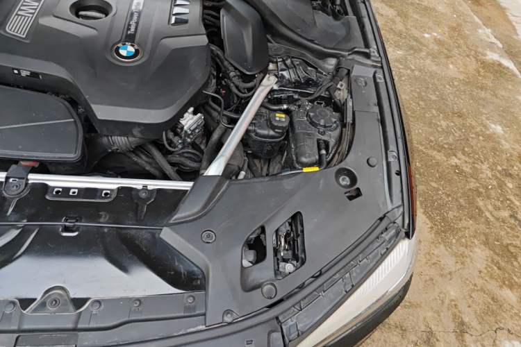 Used BMW 5 Series 2019 525Li Luxury Package Engine Bay Left