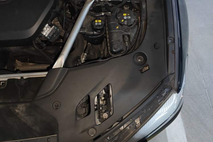 Used BMW 5 Series 2019 525Li M Sport Package Engine Bay Left