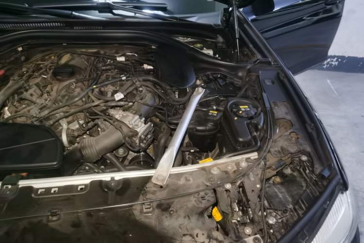 Used BMW 5 Series 2019 530Li Leading Model M Sport Package Engine Bay Left