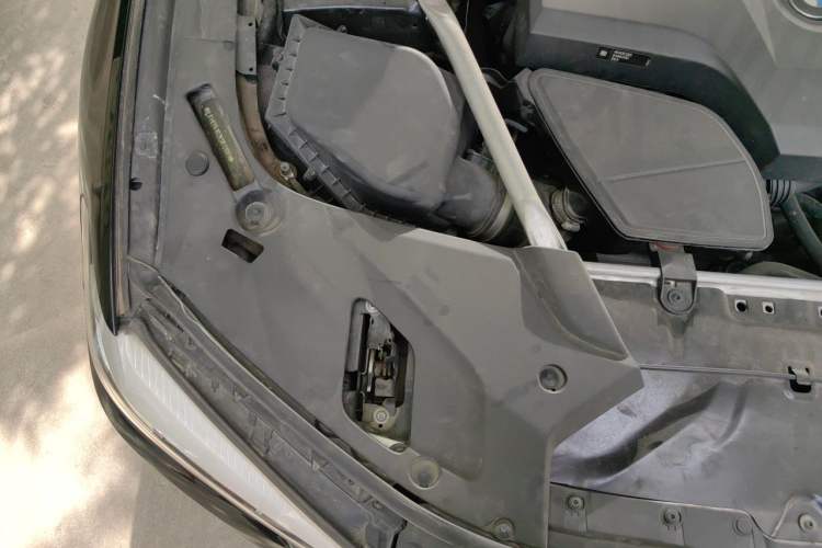 Used BMW 5 Series 2019 530Li Leading Model Luxury Package Engine Bay Right