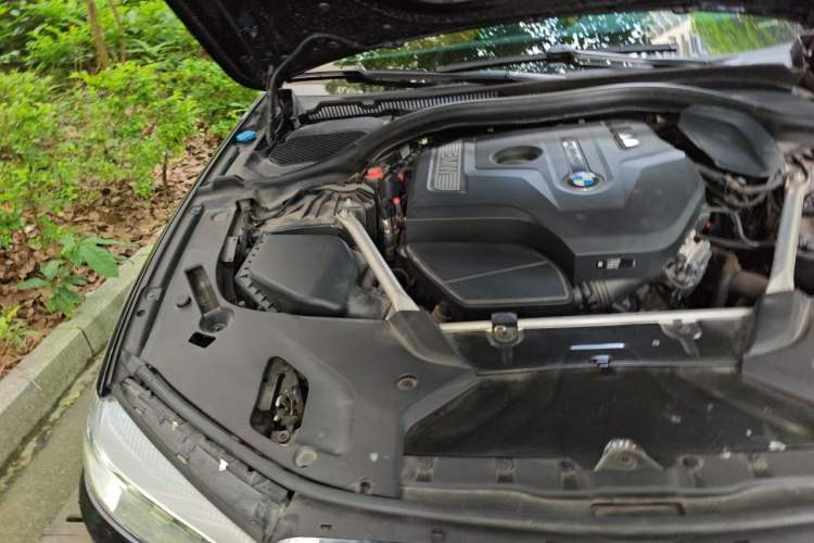 Used BMW 5 Series 2019 525i M Sport Package Engine Bay Right
