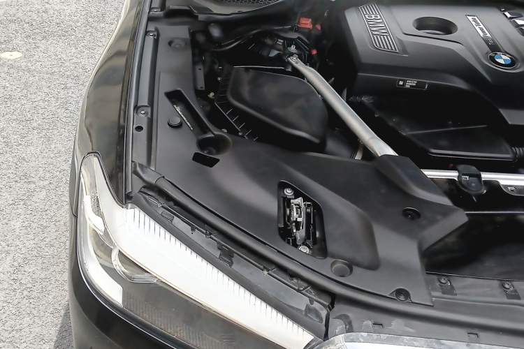 Used BMW 5 Series 2019 Facelifted 530Li Leading Edition Luxury Package Engine Bay Right
