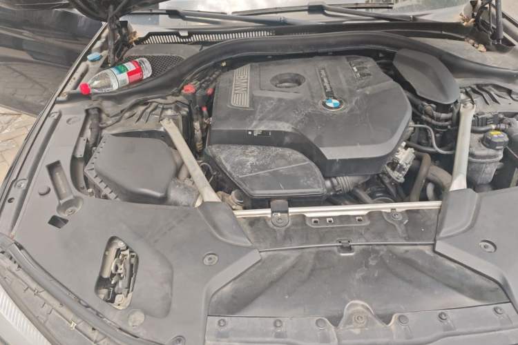 Used BMW 5 Series 2019 525Li Luxury Package Engine Bay Right