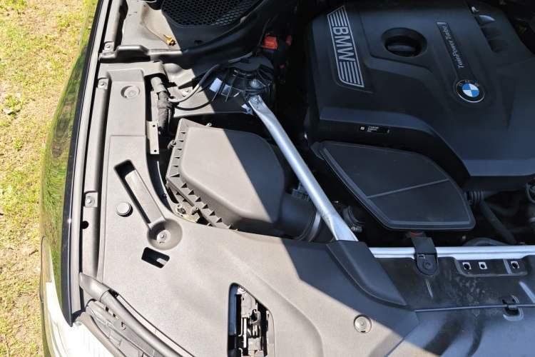Used BMW 5 Series 2019 525Li Luxury Package Engine Bay Right