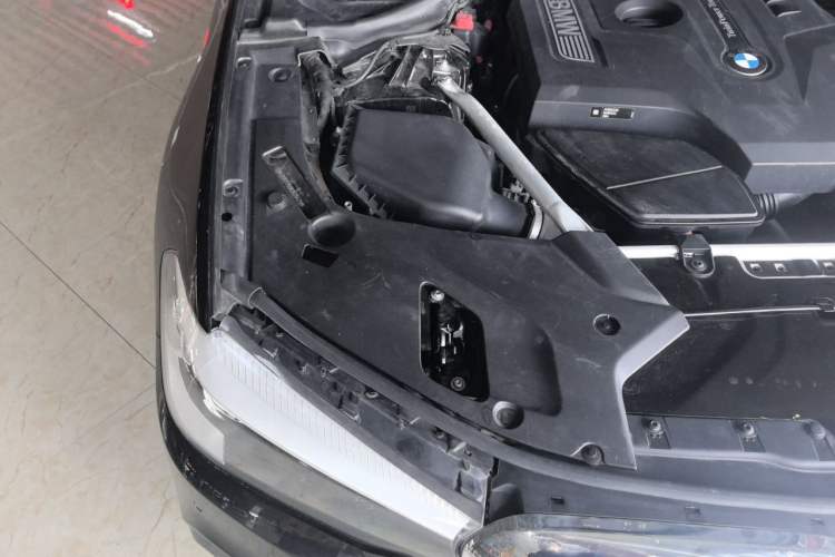 Used BMW 5 Series 2019 525Li M Sport Package Engine Bay Right
