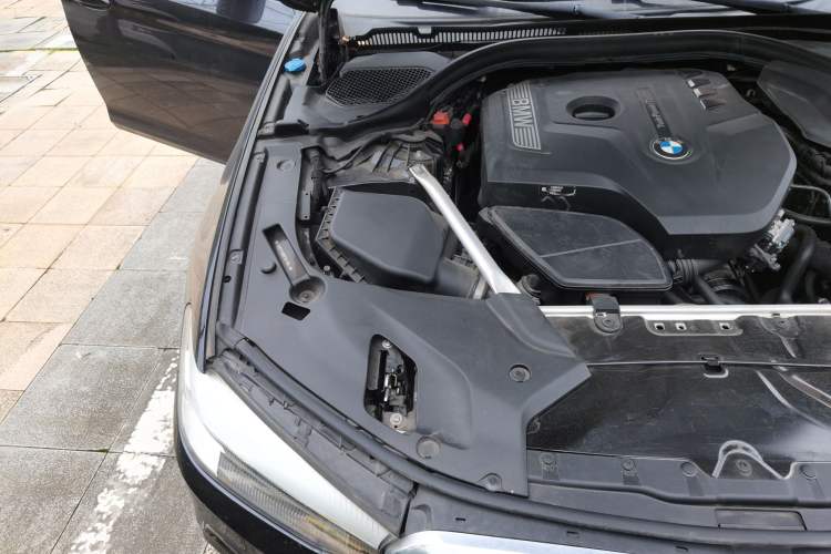 Used BMW 5 Series 2019 525Li M Sport Package Engine Bay Right