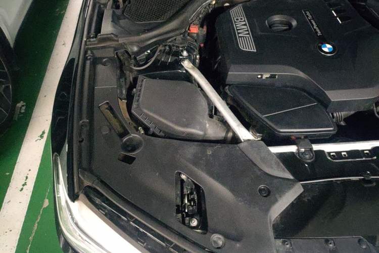 Used BMW 5 Series 2019 525Li Luxury Package Engine Bay Right
