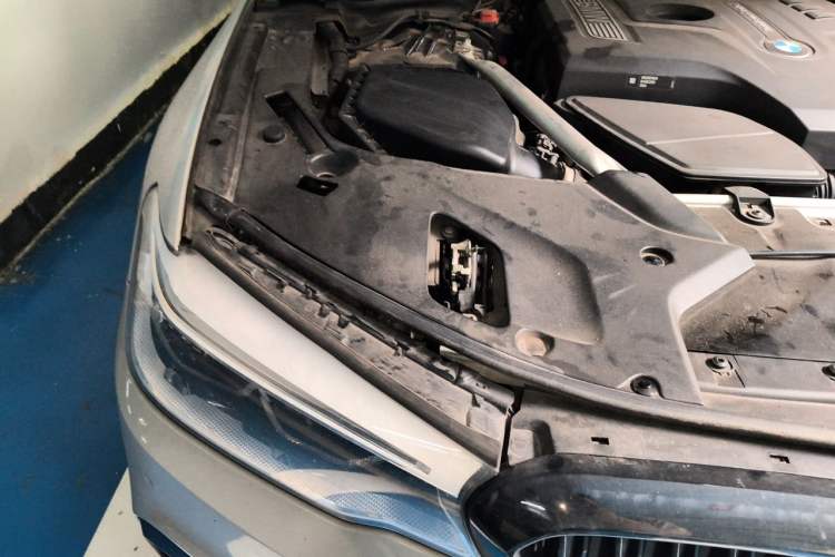Used BMW 5 Series 2019 Restyled 530Li Luxury Edition M Sport Package Engine Bay Right