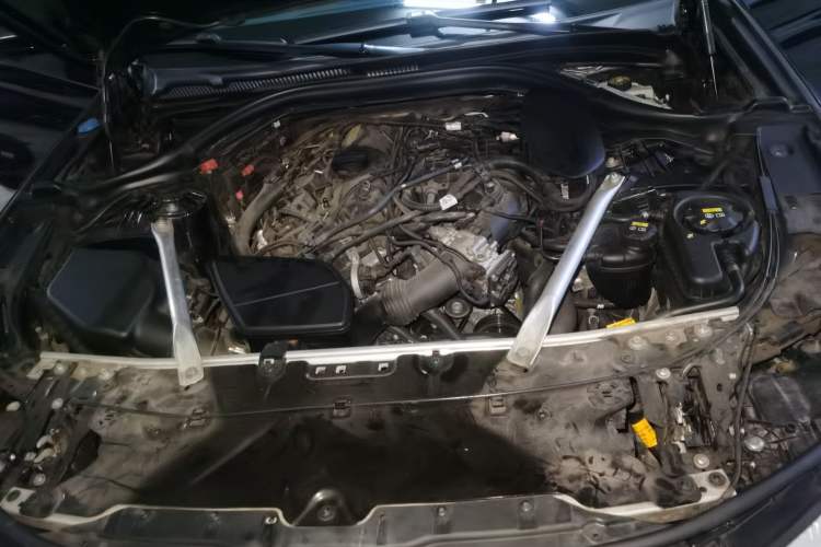 Used BMW 5 Series 2019 530Li Leading Model M Sport Package Engine Bay