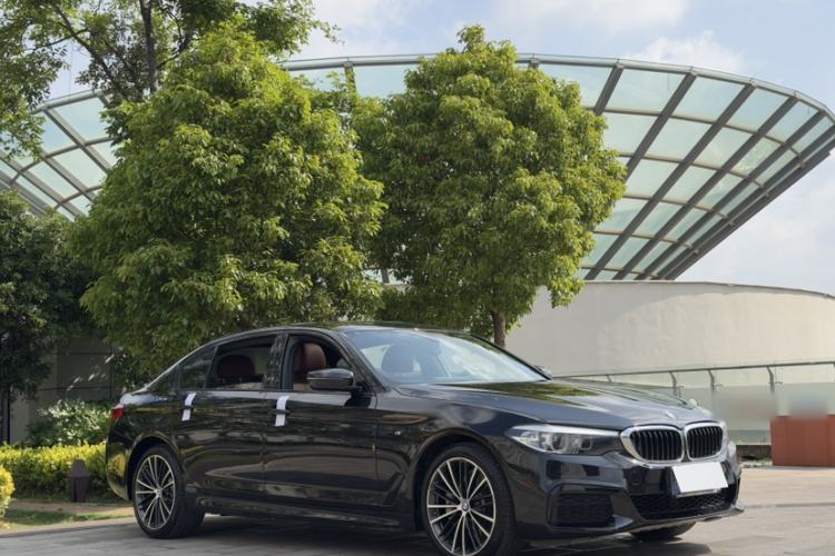 Used BMW 5 Series 2019 Facelifted 530Li Leading Edition M Sport Package Exterior 1