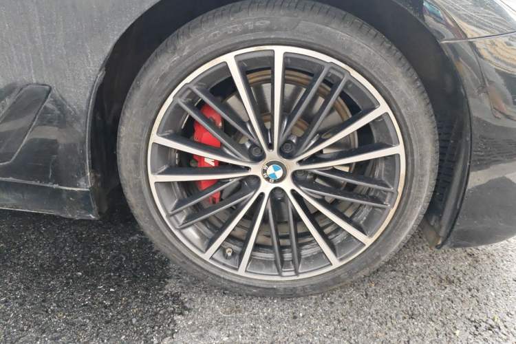 Used BMW 5 Series 2019 Facelifted 530Li Leading Edition M Sport Package Exterior 1