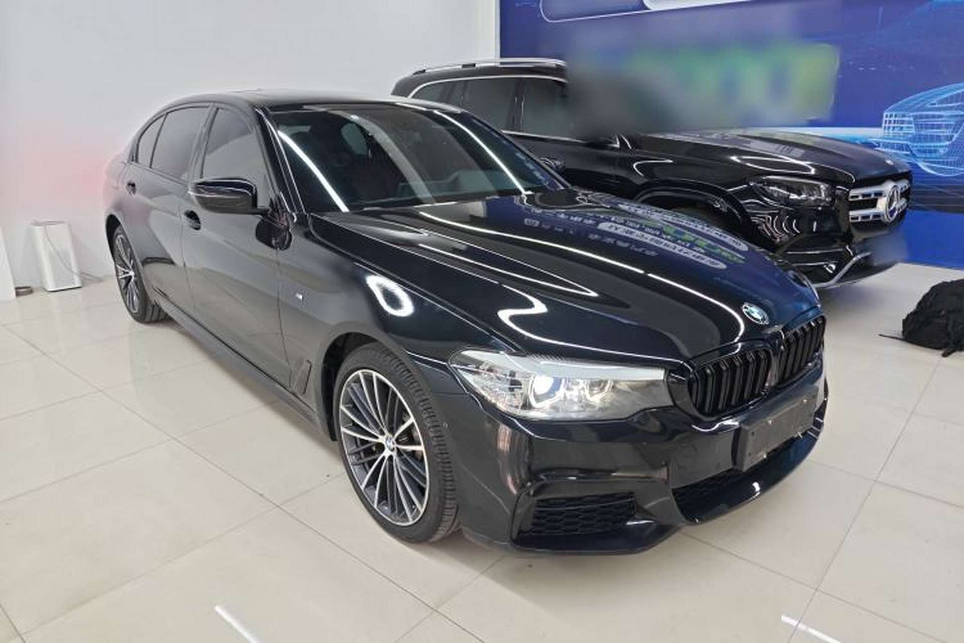 Used BMW 5 Series 2019 Facelifted 530Li Leading Edition M Sport Package Exterior 1