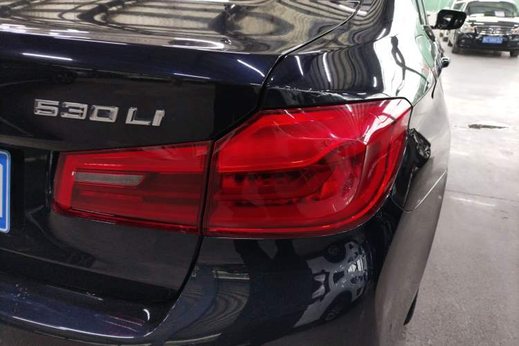 Used BMW 5 Series 2019 530Li Leading Model M Sport Package Exterior 1