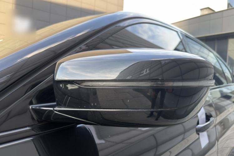 Used BMW 5 Series 2019 Facelifted 530Li Leading Edition M Sport Package Exterior 2