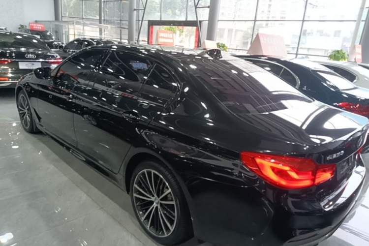 Used BMW 5 Series 2019 Facelifted 530Li Leading Edition M Sport Package Exterior 2