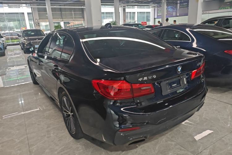 Used BMW 5 Series 2019 Facelifted 530Li Leading Edition M Sport Package Exterior 2