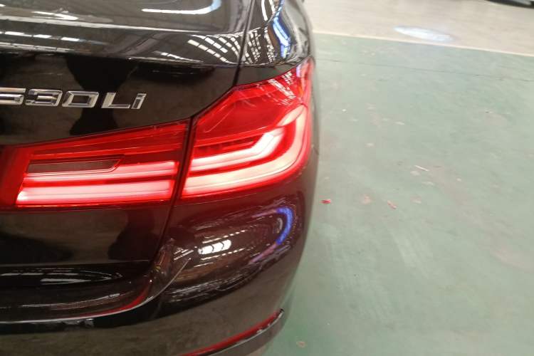 Used BMW 5 Series 2019 530Li Leading Model Luxury Package Exterior 2