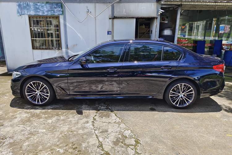 Used BMW 5 Series 2019 Restyled 530Li Luxury Edition M Sport Package Exterior 3