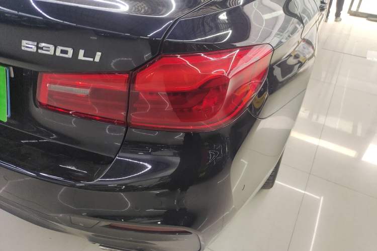 Used BMW 5 Series 2019 Facelifted 530Li Leading Edition M Sport Package Exterior 3