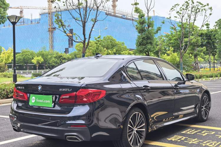 Used BMW 5 Series 2019 Facelifted 530Li Leading Edition M Sport Package Exterior 3