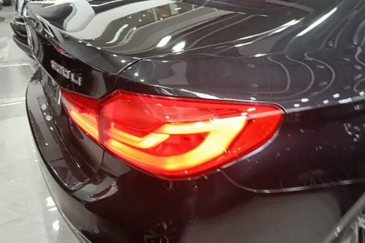 Used BMW 5 Series 2019 Facelifted 530Li Leading Edition M Sport Package Exterior 3