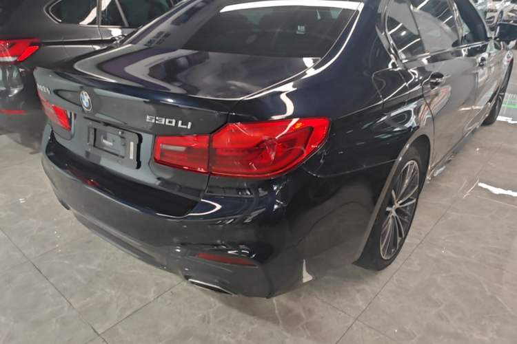 Used BMW 5 Series 2019 Facelifted 530Li Leading Edition M Sport Package Exterior 3