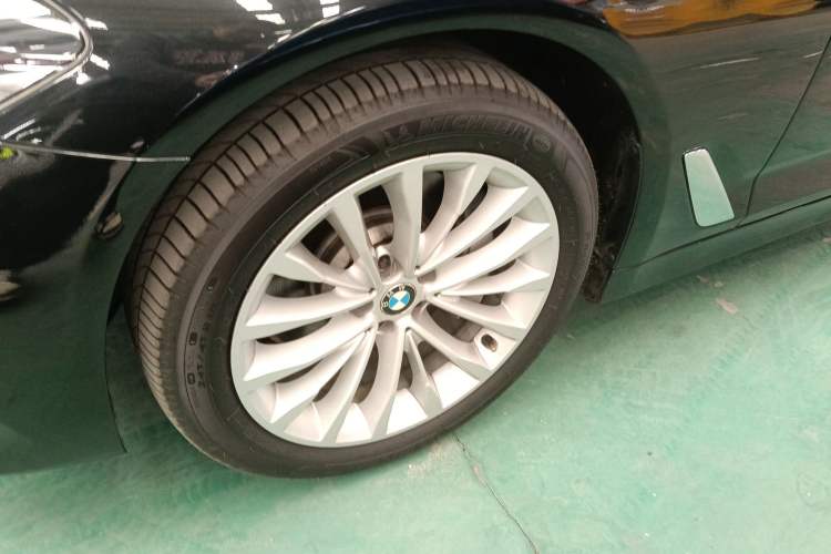 Used BMW 5 Series 2019 530Li Leading Model Luxury Package Exterior 3
