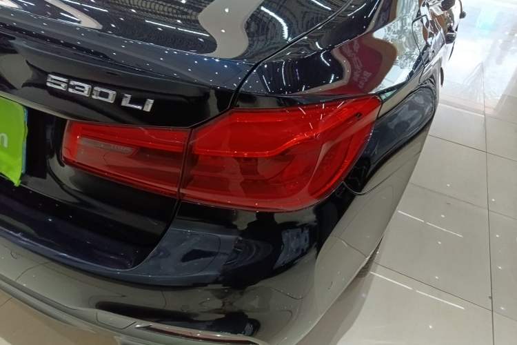 Used BMW 5 Series 2019 530Li Leading Model M Sport Package Exterior 3