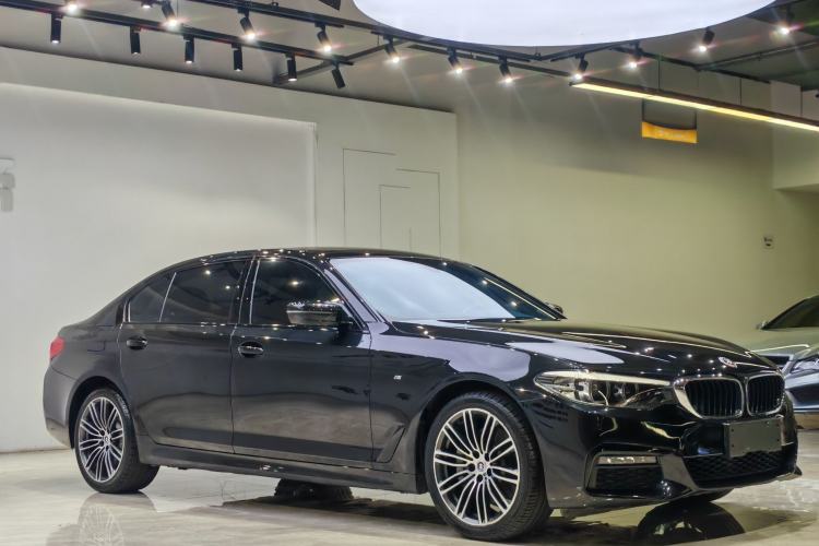 Used BMW 5 Series 2019 530Li Leading Model M Sport Package Exterior 3