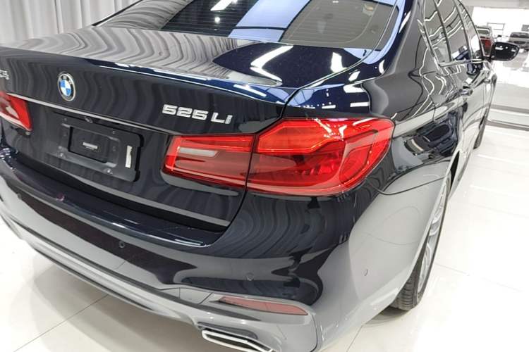 Used BMW 5 Series 2019 525Li M Sport Package Exterior 3