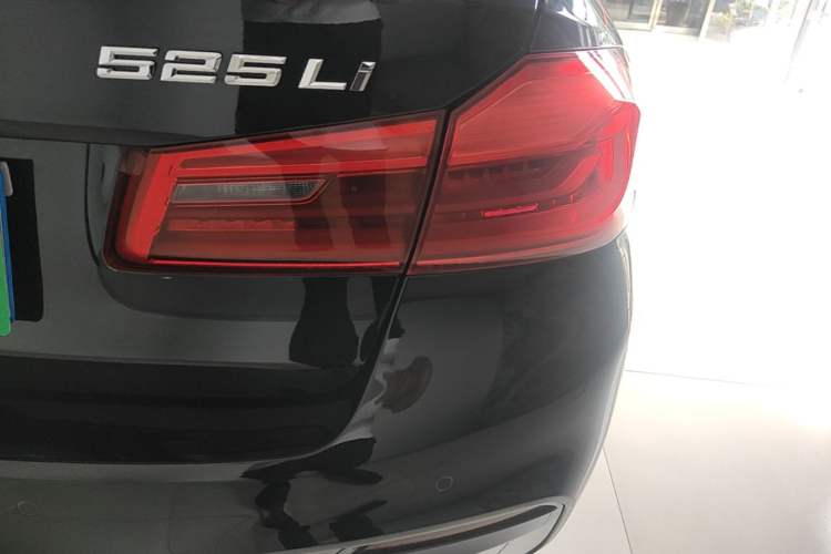 Used BMW 5 Series 2019 Restyled 525Li M Sport Package Exterior 3
