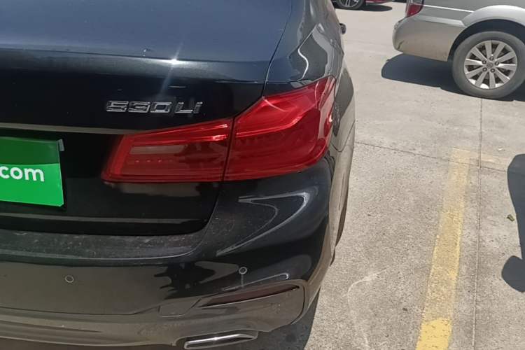 Used BMW 5 Series 2019 530Li Leading Model M Sport Package Exterior 3