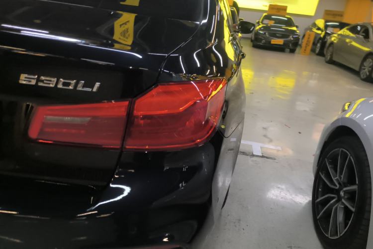 Used BMW 5 Series 2019 Facelifted 530Li Leading Edition M Sport Package Exterior 3