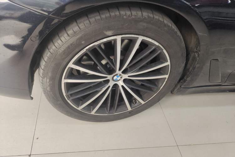 Used BMW 5 Series 2019 Facelifted 530Li Leading Edition M Sport Package Exterior 4