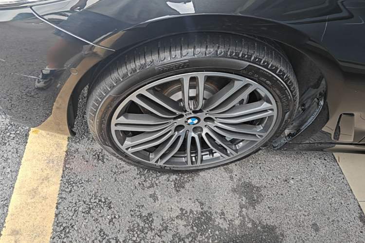 Used BMW 5 Series 2019 530Li Leading Model M Sport Package Exterior 4