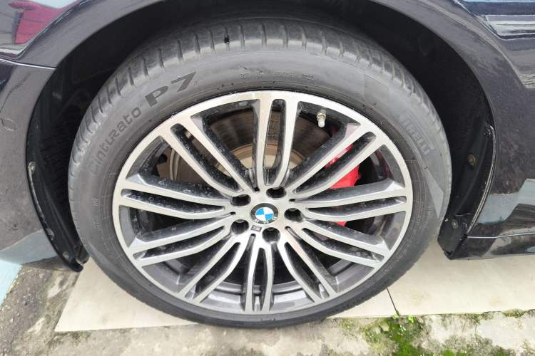 Used BMW 5 Series 2019 530Li Leading Model M Sport Package Exterior 4