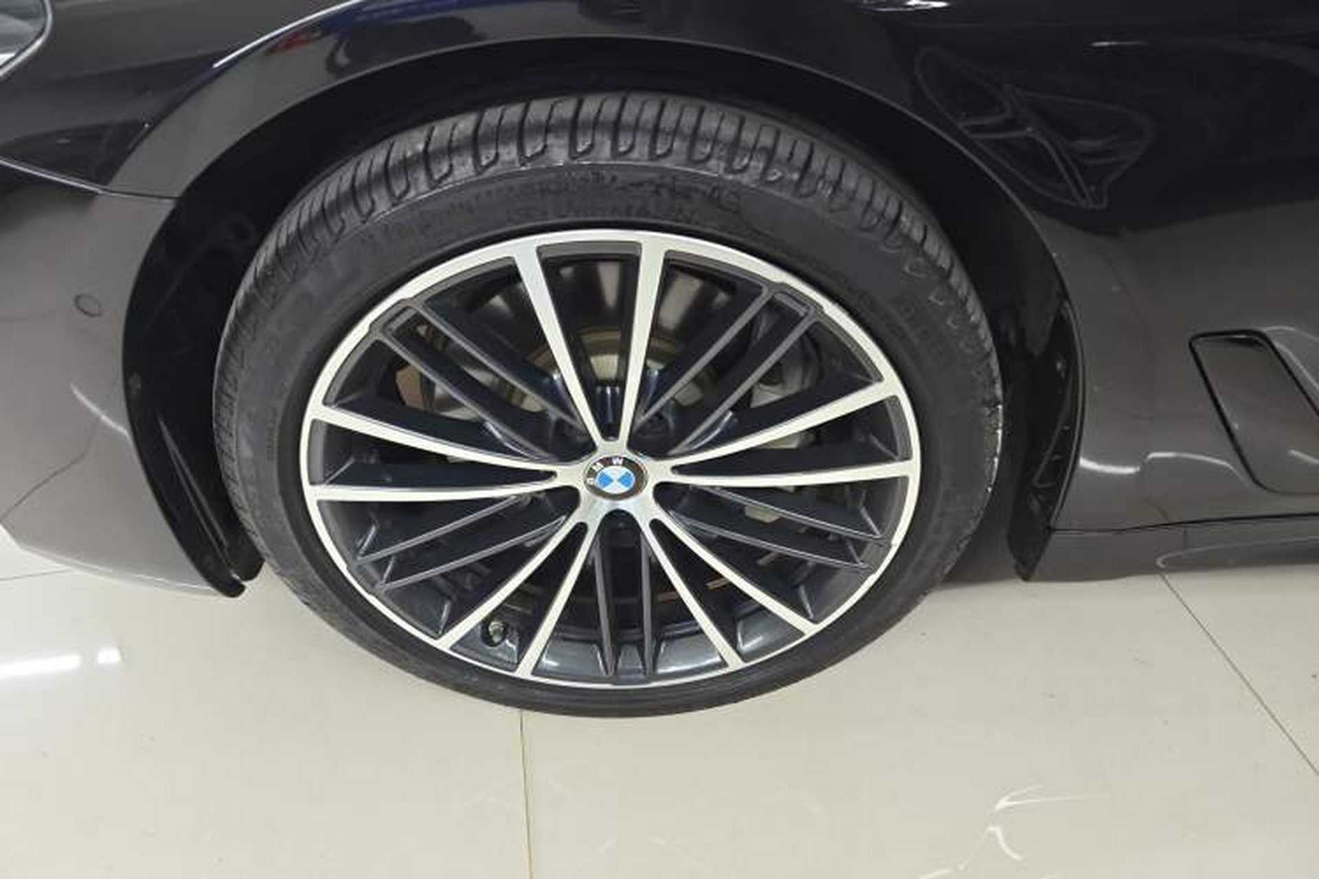Used BMW 5 Series 2019 Facelifted 530Li Leading Edition M Sport Package Exterior 4