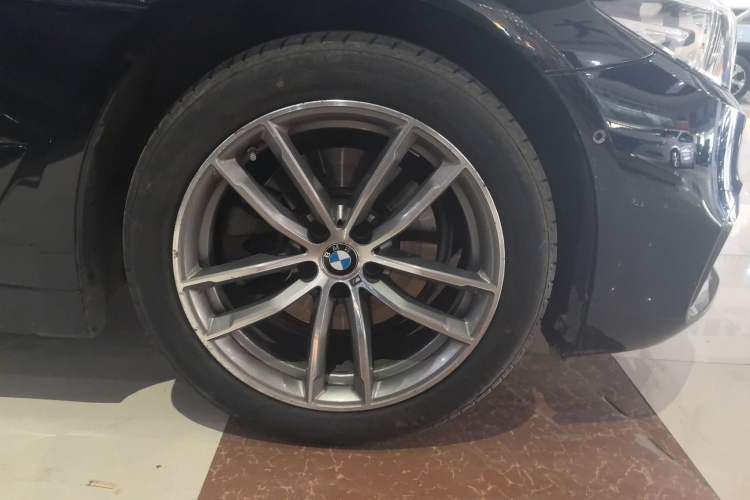 Used BMW 5 Series 2019 Restyled 525Li M Sport Package Exterior 4